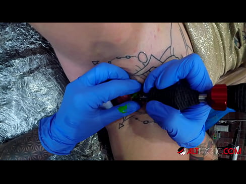 ❤️ Sully Savage-k izugarri tatuatu zuen klitorian tatuaje bat egin zuen ❤️❌ Sluts gurean eu.novoporn-com.ru ❌️